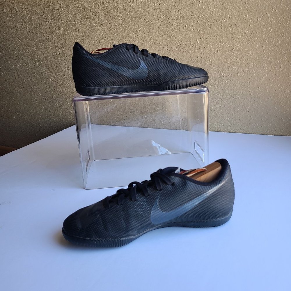 Nike Kids Vapor 12 Club GS IC Black/Anthracite kids size 2.5Y